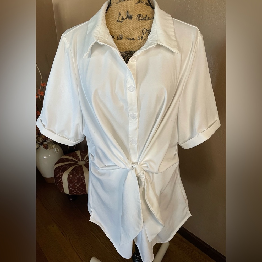 Bloomchic White Button Down Tie-Front Top Sz 18-2… - image 2